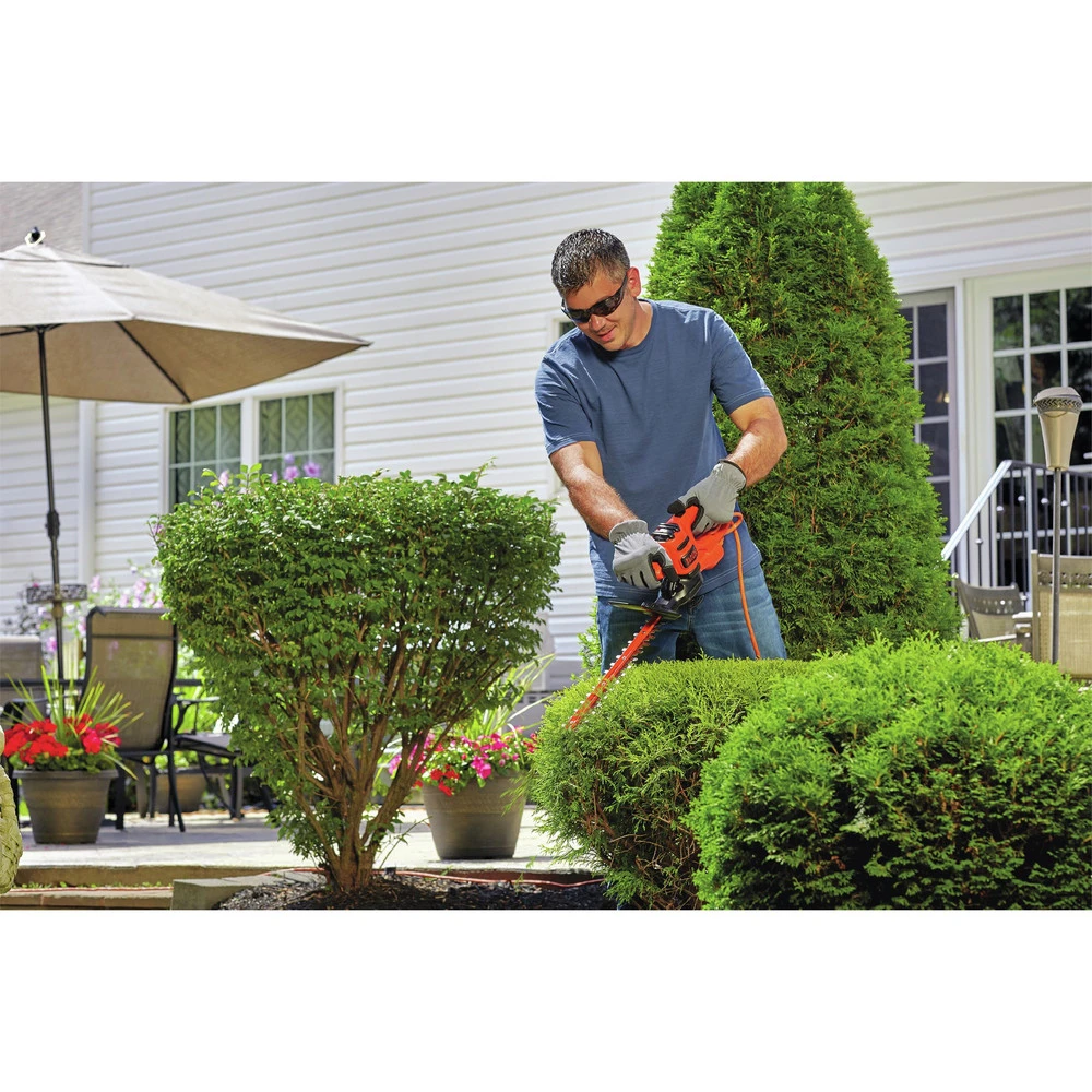 BLACK+DECKER BEHT150 120V 3.2 Amp Brushed 17 in. Corded Hedge Trimmer 3 BLACK+DECKER BEHT150 120V 3.2 Amp Brushed 17 in. Corded Hedge Trimmer - Image 3