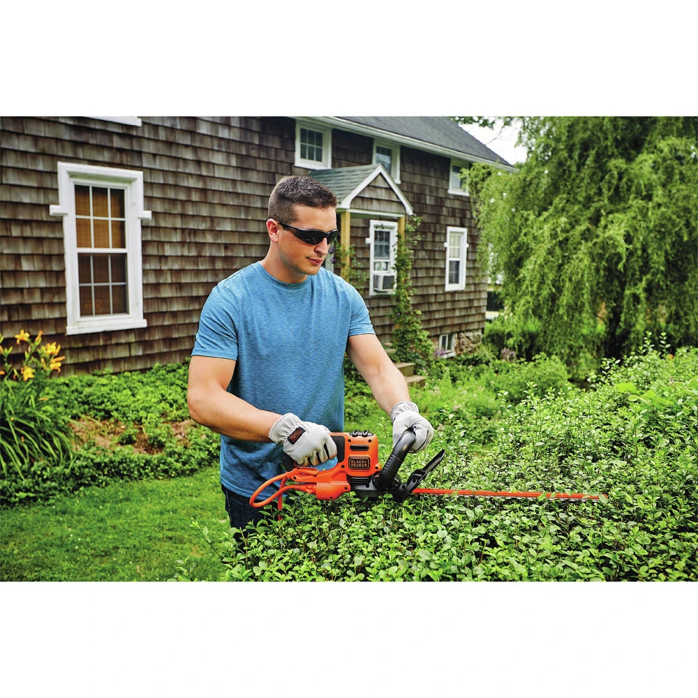 BLACK+DECKER BEHT350 120V 4 Amp Brushed 22 in. Corded Hedge Trimmer 5 BLACK+DECKER BEHT350 120V 4 Amp Brushed 22 in. Corded Hedge Trimmer - Image 5
